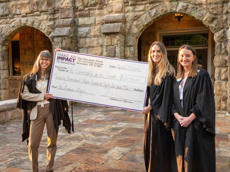 Anne Mitchell presents the senior gift to former Acting Vice-Chancellor Nancy Berner in 2022, alongside her Class of 2022 co-chair, Bella Florescu, C'22.