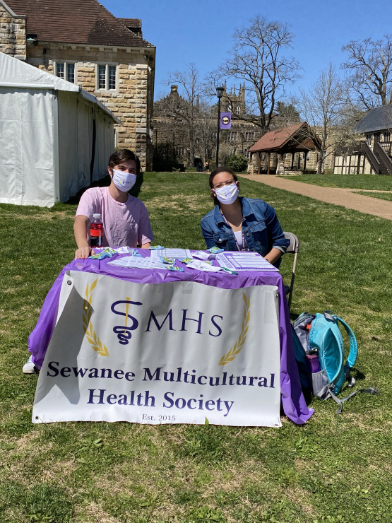 Simmons with Sewanee Multicultural Health Society co-president Luke Alderson, C'23